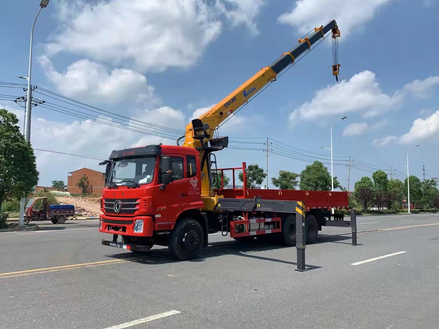 東風(fēng)后八輪短軸距隨車吊