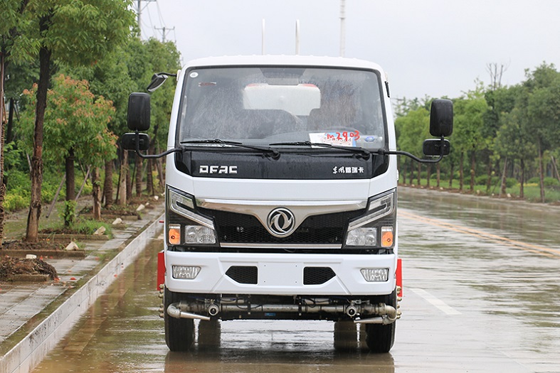 東風(fēng)小多利卡5方抑塵霧炮噴灑車