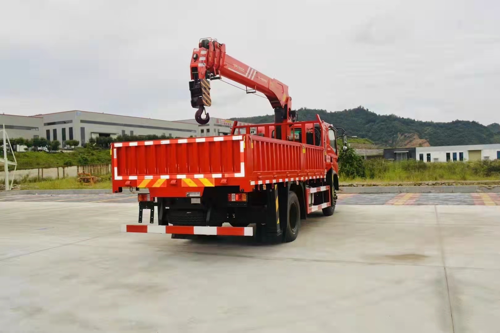 三環(huán)創(chuàng)客國六隨車吊